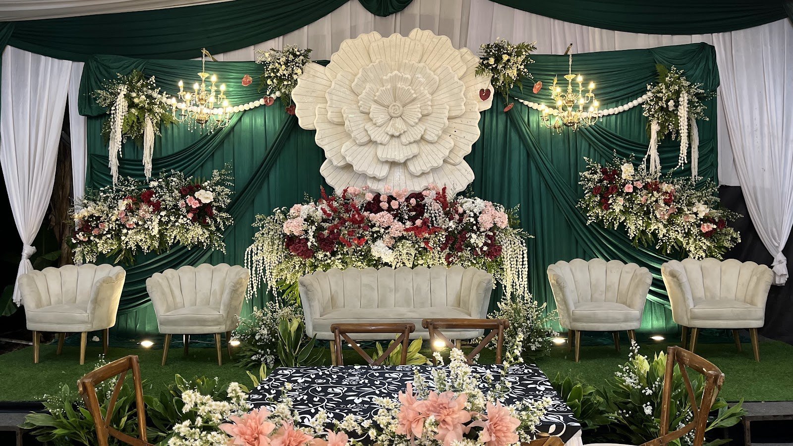 Logo Amariliz Wedding Gallery (Sewa kebaya Dekorasi Tenda )