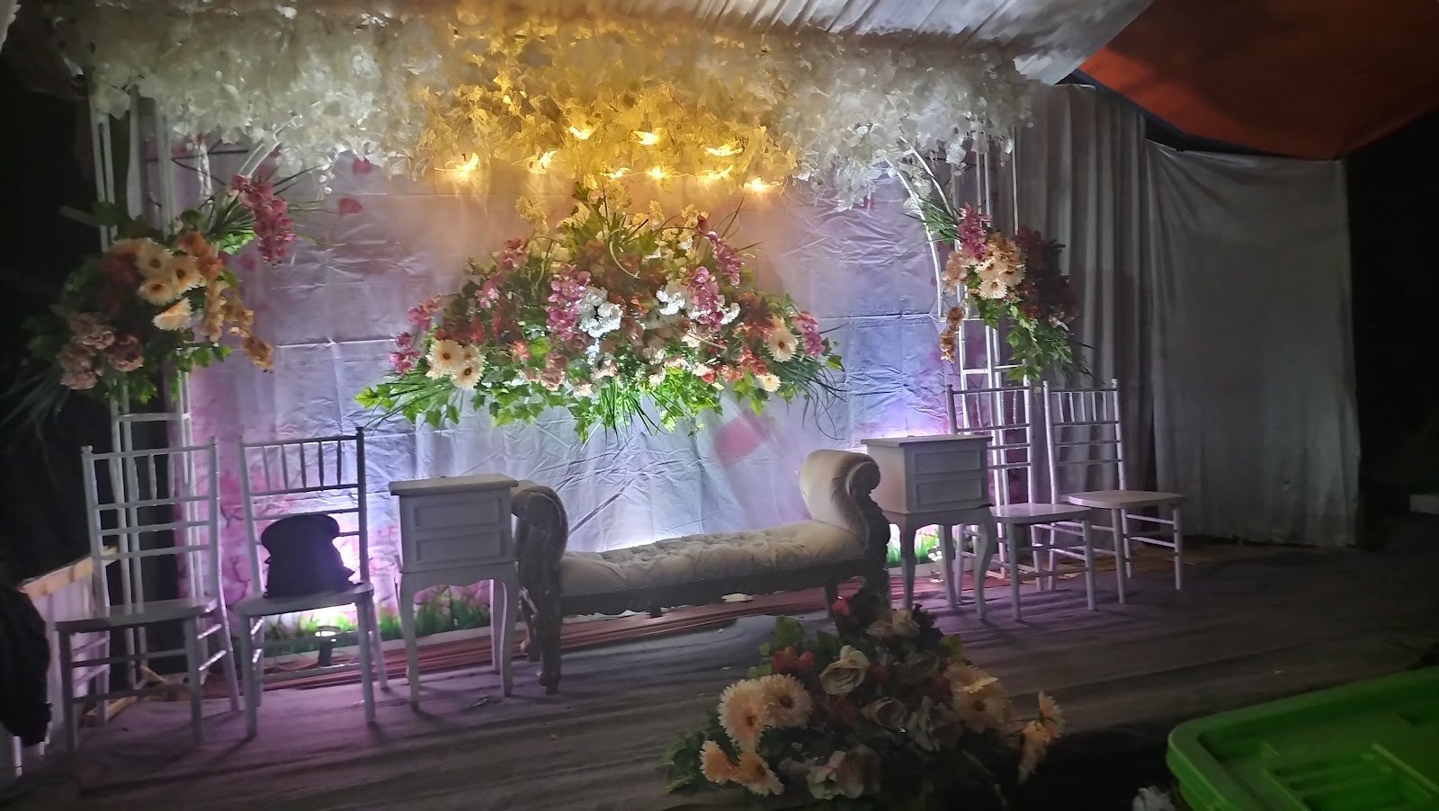 Logo Amyra makeup rias pengantin profesional
