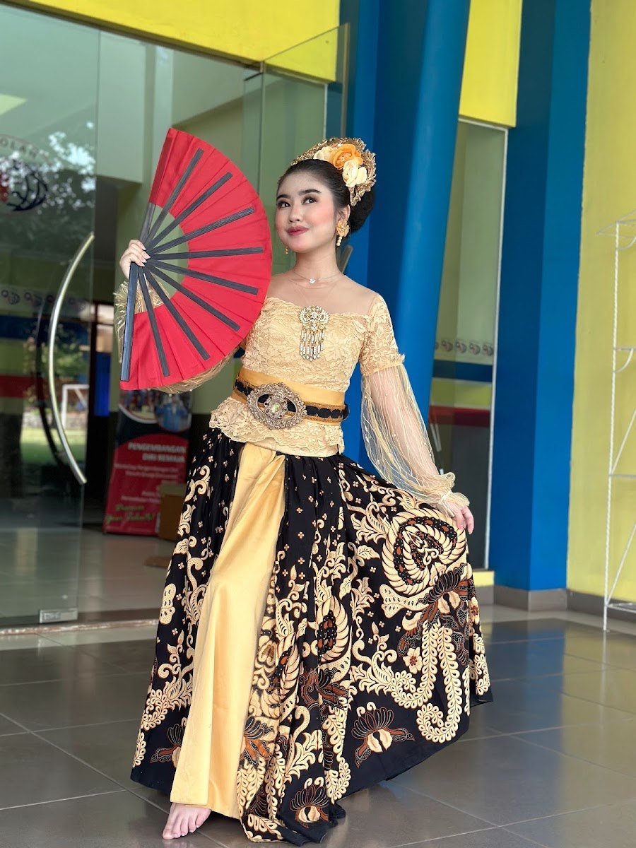 Annisa Production (Makeup Artist & Sewa Kostum Tari)