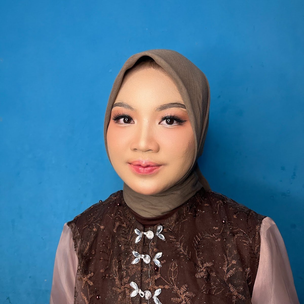 Aruna Makeup