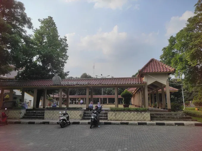 Masjid Jami' Fadhlur Rahman Ciracas
