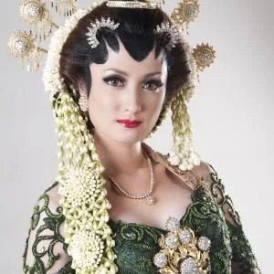 Logo Rumah Ayu Suzi MUA