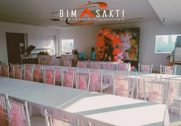 Sewa Kursi Tiffany – Elegan dan Eksklusif untuk Acara Istimewa Anda