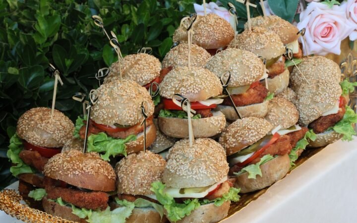 Panduan Memilih Vendor Catering Pernikahan di Indonesia: Cek Daftar Menu dan Portofolio