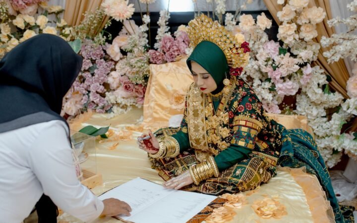 Panduan Praktis Calon Pengantin: Panduan Praktis Cara Membandingkan Layanan Undangan Pernikahan di