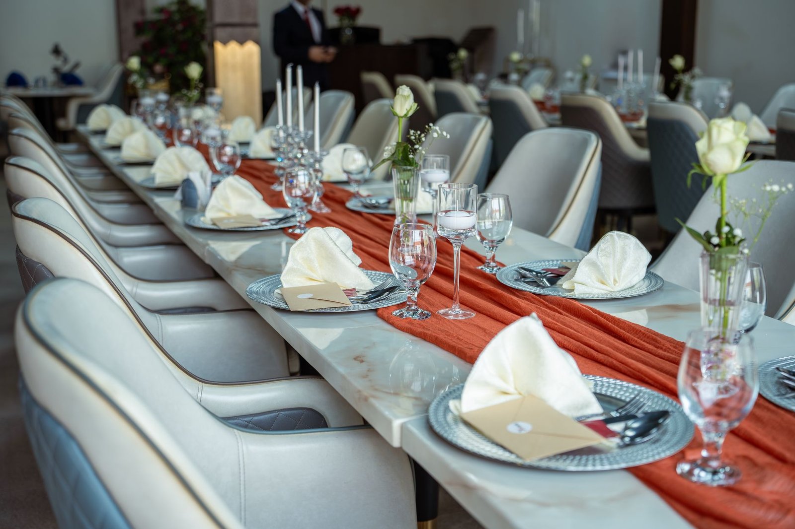 Chic and sophisticated table setting in a high-end Dubai restaurant featuring elegant decor and fine dining elements.