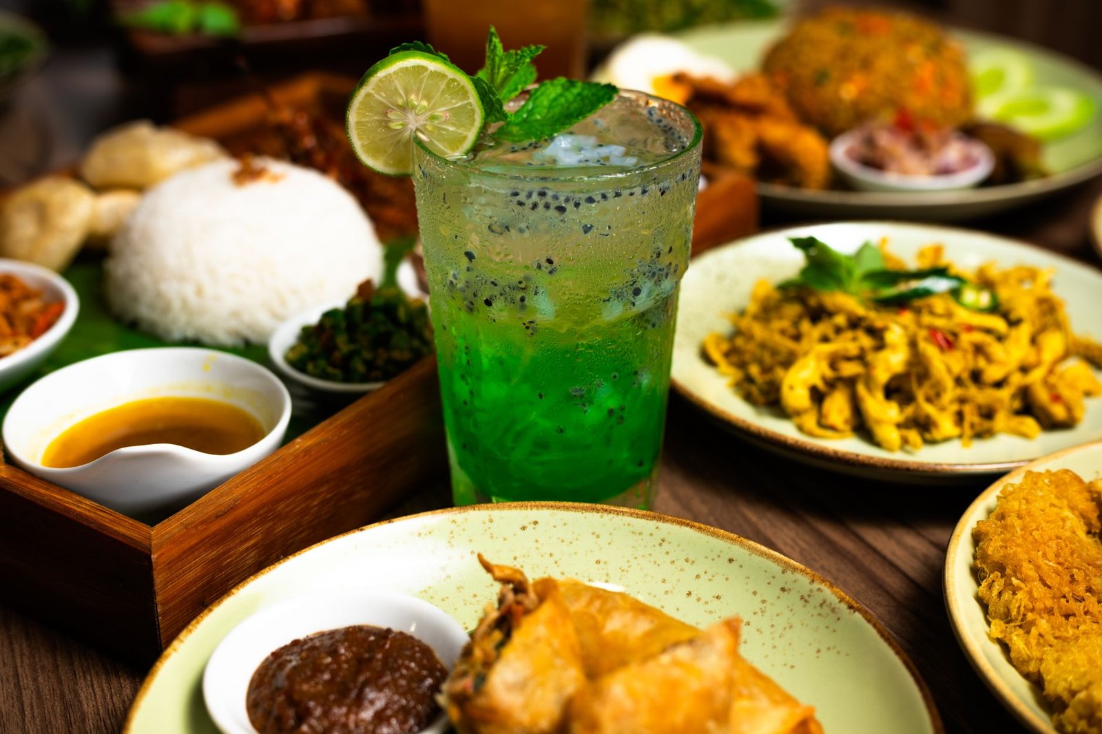 A vibrant display of Indonesian cuisine with a refreshing drink, highlighting local flavors in Jakarta.