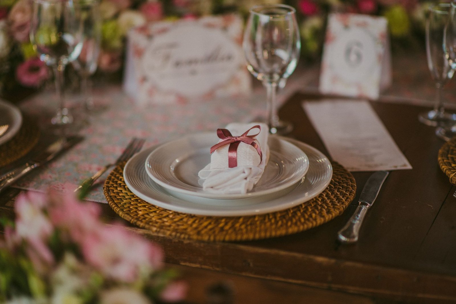 Beautifully arranged wedding table setting with floral decor and elegant dishware.